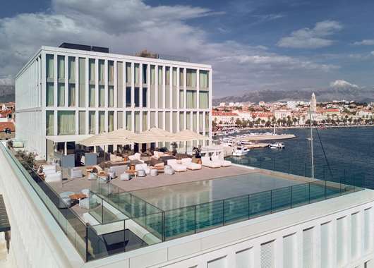 Hotel Ambassador outdoor pool